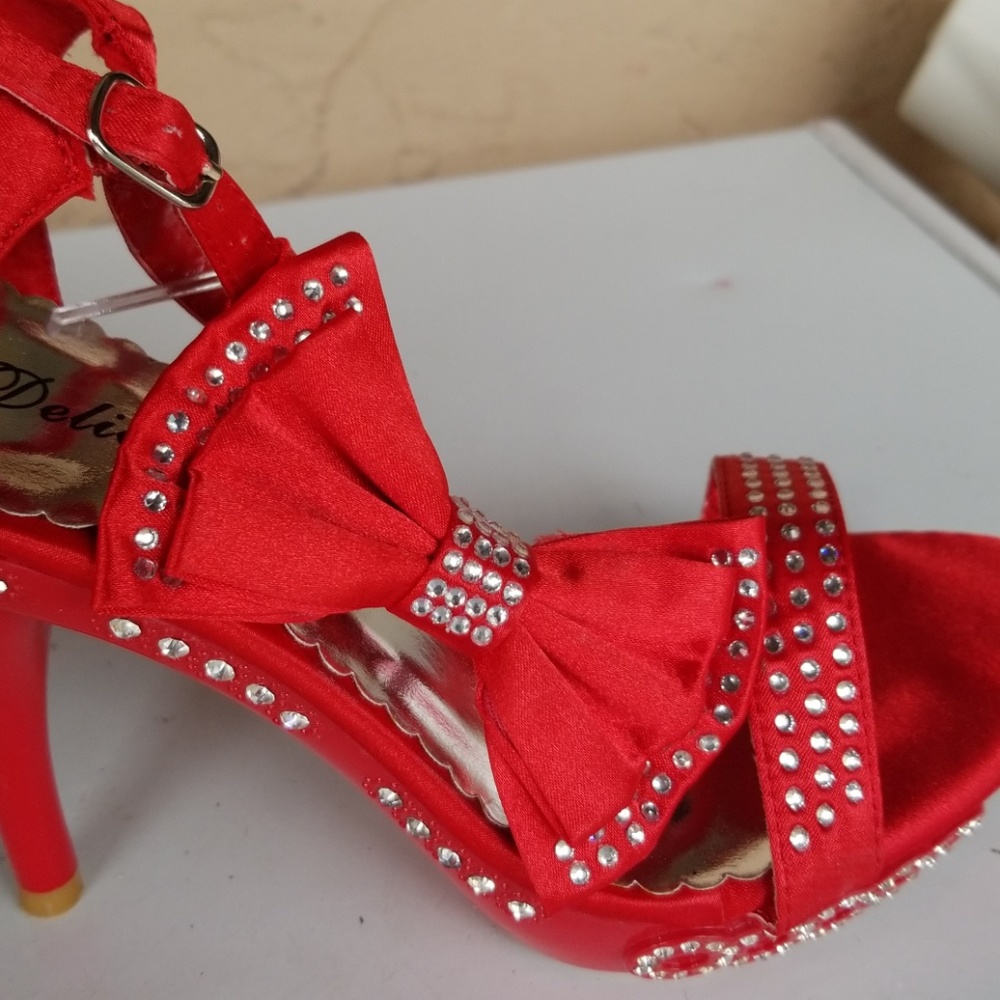 Heels - Picture 3 of 4